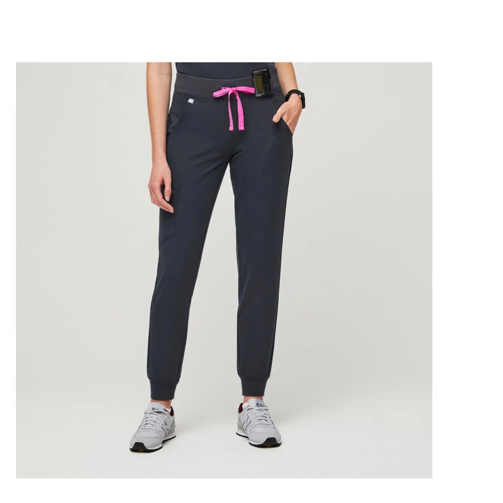 FIGS XXS Catarina scrub top and XS Zamora joggers